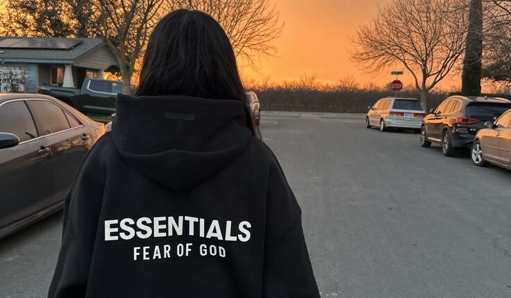 Essentials Hoodie: The Perfect Blend of Comfort, Simplicity, and Modern Streetwear