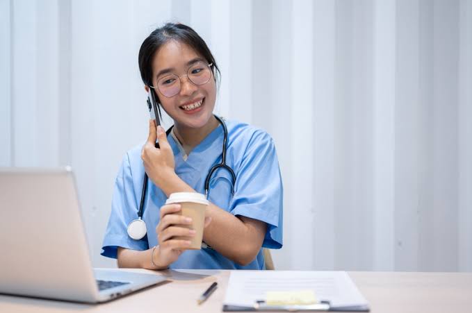 What Are the Benefits of a Patient Monitoring Virtual Assistant?